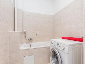 Pronájem bytu 2+kk, Praha - Karlín, Peckova, 52 m2