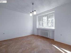 Prodej bytu 3+1, Praha - Komořany, Na Poustkách, 77 m2
