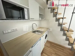 Pronájem bytu 1+kk, Praha - Smíchov, Radlická, 25 m2