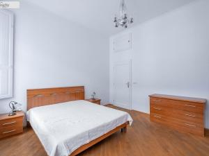 Pronájem bytu 3+1, Praha - Malá Strana, Sněmovní, 85 m2