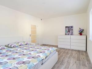 Pronájem bytu 2+kk, Praha - Dolní Chabry, Pod zámečkem, 60 m2
