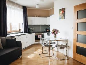 Pronájem bytu 2+kk, Praha - Vršovice, Pod stupni, 56 m2
