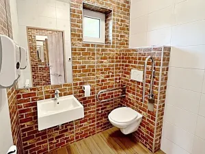 Pronájem obchodního prostoru, Chrudim, U Stadionu, 130 m2