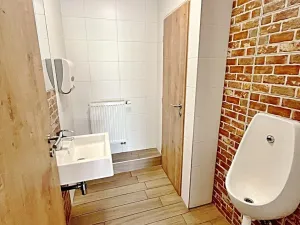 Pronájem obchodního prostoru, Chrudim, U Stadionu, 130 m2