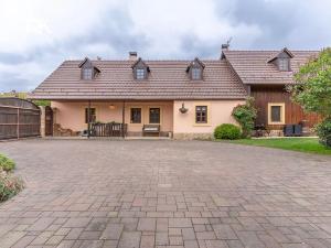 Prodej bytu 6+kk a větší, Bříství, 375 m2