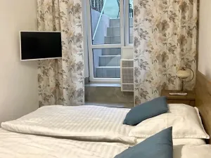 Pronájem bytu 2+kk, Praha - Žižkov, Blahníkova, 39 m2