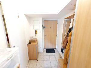 Prodej bytu 1+1, Praha - Dejvice, Na Vlčovce, 34 m2