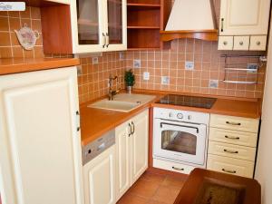 Pronájem bytu 1+kk, Praha - Jinonice, U kříže, 49 m2