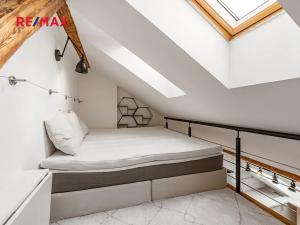 Pronájem bytu 1+kk, Praha - Malá Strana, Petřínská, 31 m2