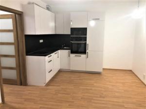 Pronájem bytu 1+kk, Chýně, Uherova, 45 m2