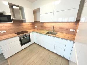 Pronájem bytu 2+kk, Praha - Zličín, Sazovická, 50 m2