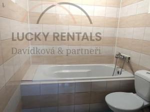 Pronájem bytu 2+kk, Průhonice, U Křížku, 42 m2