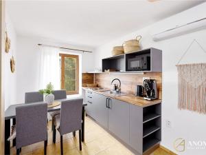 Prodej ubytování, Lednice, Nejdecká, 594 m2