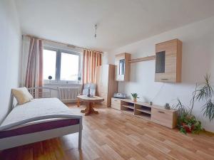 Prodej bytu 1+kk, Praha - Háje, Hlavatého, 32 m2