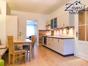Pronájem bytu 2+kk, Praha - Bubeneč, Národní obrany, 54 m2