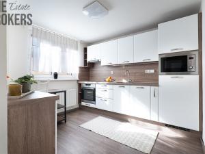 Prodej ubytování, Praha - Miškovice, Všetatská, 172 m2
