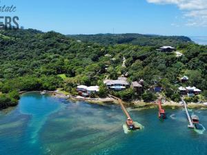Prodej pozemku, Coxen Hole, Roatán, Honduras, 8984 m2