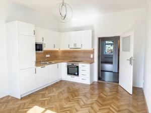 Pronájem bytu 2+kk, Praha - Strašnice, Na Třebešíně, 60 m2