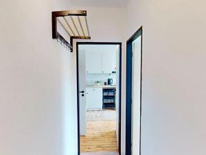 Pronájem bytu 2+kk, Praha - Prosek, Lovosická, 25 m2