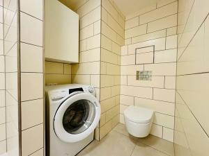 Pronájem bytu 2+kk, Praha - Smíchov, Šiklové, 58 m2