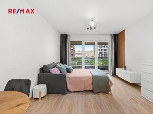 Pronájem bytu 1+kk, Praha - Hloubětín, Poděbradská, 37 m2