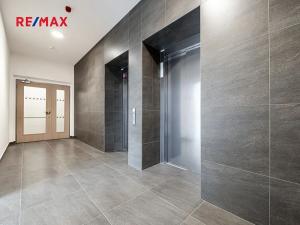 Pronájem bytu 1+kk, Praha - Hloubětín, Poděbradská, 37 m2