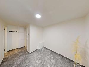 Pronájem bytu 2+kk, Praha - Modřany, Československého exilu, 58 m2