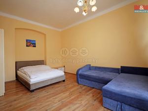 Pronájem bytu 1+1, Karlovy Vary, Zeyerova, 30 m2