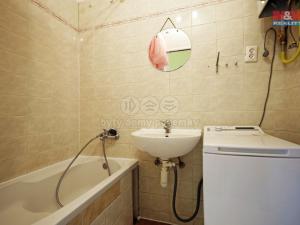 Pronájem bytu 1+1, Karlovy Vary, Zeyerova, 30 m2