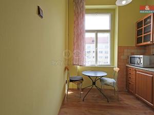 Pronájem bytu 1+1, Karlovy Vary, Zeyerova, 30 m2