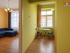 Pronájem bytu 1+1, Karlovy Vary, Zeyerova, 30 m2