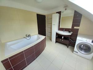Pronájem bytu 2+kk, Zlín, Zadní luhy, 60 m2