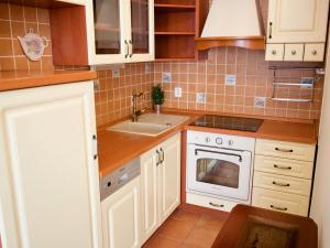 Pronájem bytu 1+kk, Praha - Jinonice, U kříže, 49 m2
