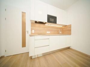 Pronájem bytu 1+kk, Praha - Horní Měcholupy, Milánská, 37 m2