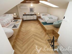 Prodej bytu 4+kk, Praha - Kobylisy, Ořechová, 111 m2