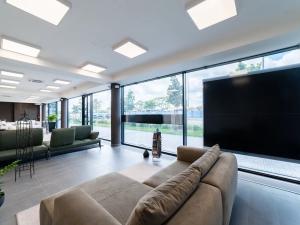 Pronájem obchodního prostoru, Praha - Holešovice, Argentinská, 151 m2