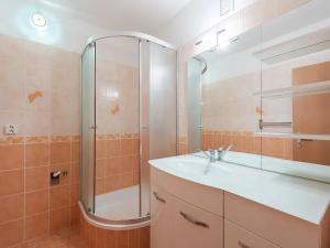 Prodej bytu 2+1, Praha - Kobylisy, Slancova, 63 m2