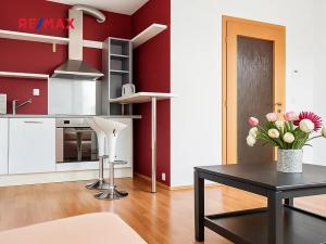 Pronájem bytu 1+kk, Praha - Holešovice, U Uranie, 46 m2