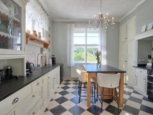 Prodej vily, Chocerady, 340 m2