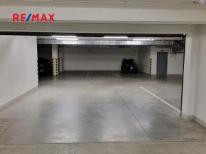 Pronájem garážového stání, Brno, Sentická, 13 m2