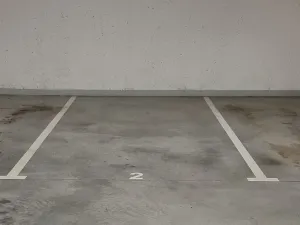 Pronájem garážového stání, Brno, Sentická, 13 m2