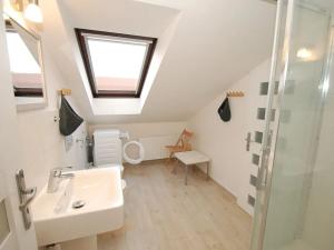 Pronájem bytu 1+kk, Praha - Vinohrady, Sázavská, 50 m2