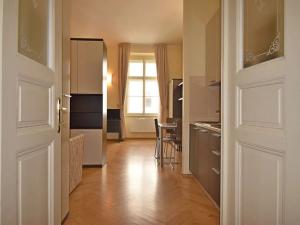 Pronájem bytu 1+kk, Praha - Nové Město, Hálkova, 35 m2