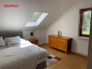 Pronájem rodinného domu, Ohrobec, V sedlištích, 220 m2