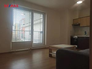 Pronájem bytu 1+kk, Praha - Malešice, Nad úžlabinou, 34 m2