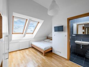 Pronájem bytu 4+kk, Praha - Prosek, U proseckého kostela, 93 m2