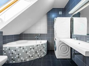 Pronájem bytu 4+kk, Praha - Prosek, U proseckého kostela, 93 m2