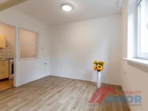 Pronájem bytu 2+1, Slaný, Mírová, 49 m2