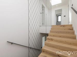 Prodej vily, Praha - Dolní Počernice, V padolině, 280 m2