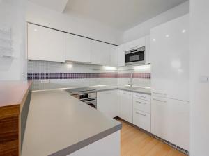 Pronájem bytu 2+kk, Praha - Vysočany, Sousedíkova, 58 m2